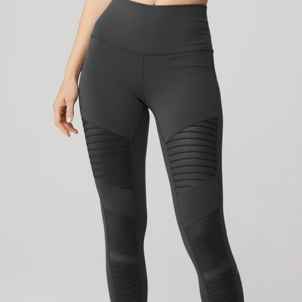 NWT Alo Yoga High Waisted Moto Leggings  in Anthracite/Anthracite Glossy sz. MED
